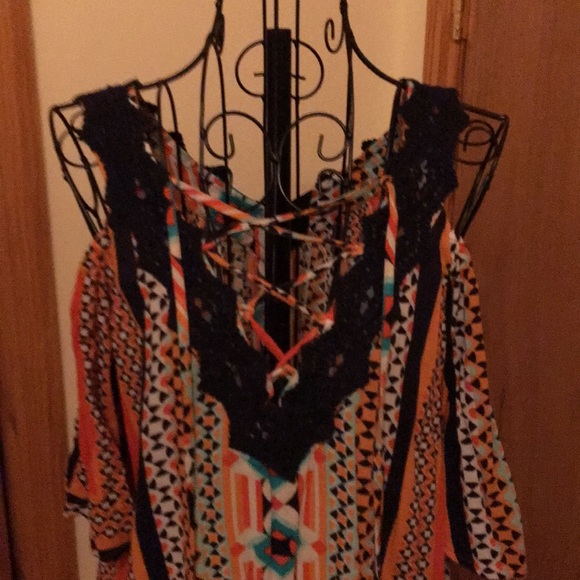 Crown & Ivy 👚 Blouse💜 - Picture 2 of 8